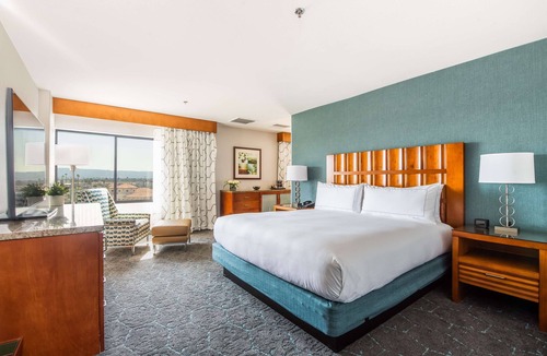 Harbor Hotel | DoubleTree by Hilton Carson