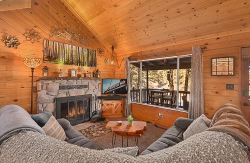 Kachina Village Villa | Enchanted Forest Super Cozy Cabin on 2 Acres Sledding Hills Tree Swing Pool Table