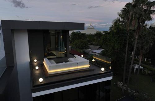 Chang Phueak Villa | Futuristic Pool Villa with Stunning Mountain View