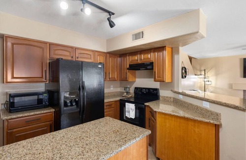 Larissa House | Glendale getaway Pool & Games