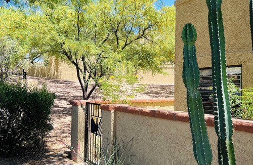 Oro Valley House | Golf Course Townhome with Unbelievable Mountain Views