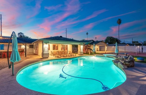 North Mountain House | Heated Pool, Pickleball, Mini Putt, Gym, Sleeps 24