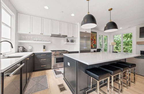 Tarrytown House | High-End Design + Private Pool - Sultana!