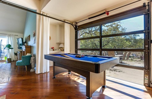 Pedernales Canyon Ranch House | Infinity Edge Pool & Fire Pit: Spicewood Getaway!