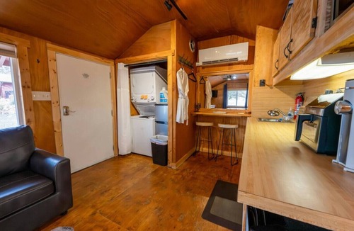 Apple Valley House | Jacuzzi - Zion Rangers Suite - Zion View