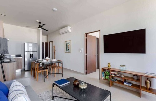 Downtown Cancun Apartment | Lagoon-View Apt - Cancun - Pool & Gym - Sleeps 4
