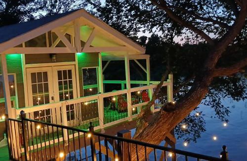 Azle House | Lakefront, Pool, TreeHouse, 10BR, GameRoom, Hottub