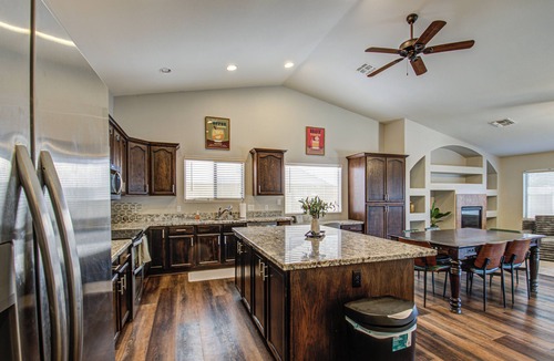 East Mesa House | Location! Location! Location! Spacious 4 bedroom with Pool, WiFi, and AC in Mesa
