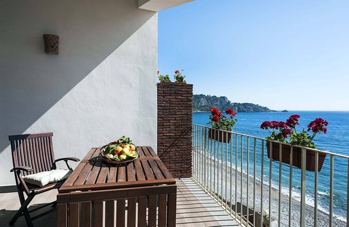 Taormina Apartment | Lovely seafront flat - 2 pax