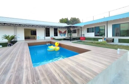 Khanong Phra Villa | Lsarl Pool Villa