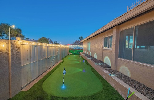 Glendale House | Luxe Haven! Heated Pool, Spa, Sauna, Golf, Theatre, Gym & Games!