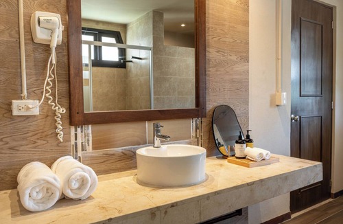 Zona Hotelera Hotel | Mía Tulum Beachfront Resort - Ocean View Suites and Beach Club