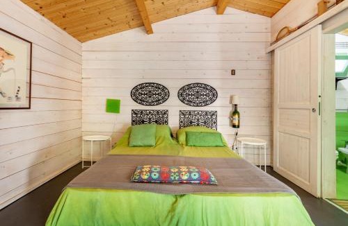 Ischia Porto Ski Chalet | Miniglamp E.V. - Camping