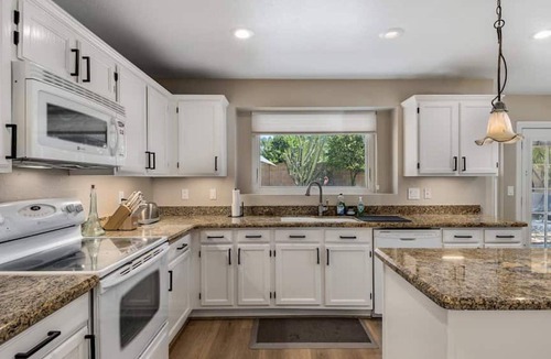 Park Hill House | North Phoenix 4 Bdrm Vacation Home w/Pool & Games!