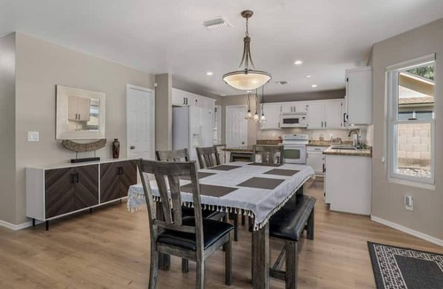Park Hill House | North Phoenix 4 Bdrm Vacation Home w/Pool & Games!