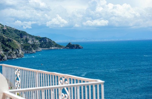 Praiano Hotel | Open Gate