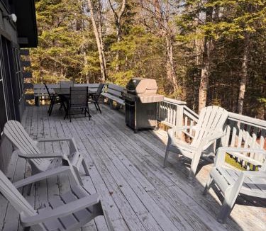 Rangeley House | Outta Range Outta Range, A Cozy Log Home Retreat