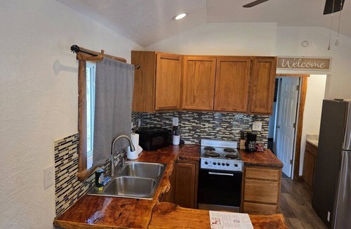Timberon Cabin | Pawnee Pines Tiny Cabin - Forest Deck & Fast WiFi
