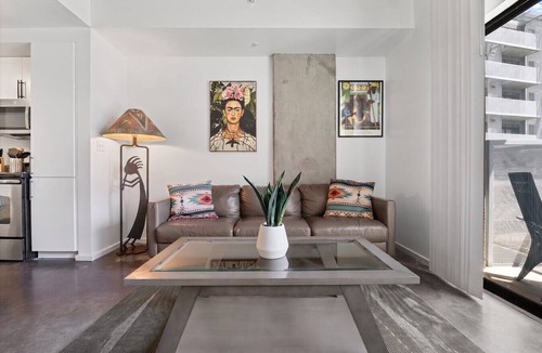 Evans Churchill Apartment | Phoenix Muralist`s Loft