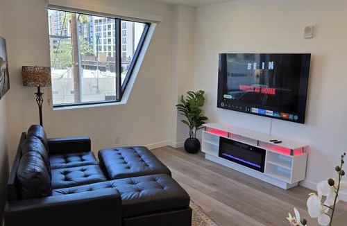 Evans Churchill Apartment | Phoenix Rustic Urban Retreat