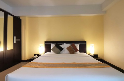 Talat Nuea Hotel | Phupara Place