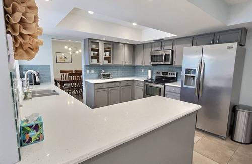Tempe House | Pool & pool table at pet friendly family home