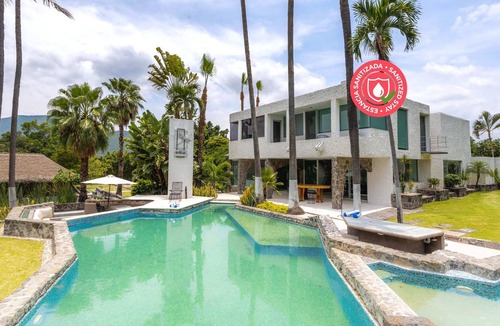 Yautepec House | Private suite "Box" | Crystal clear swimming pool