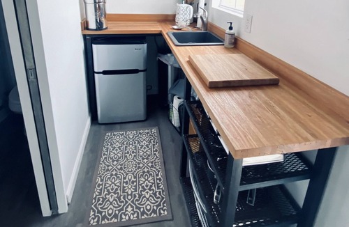 Taylor House | Quaint Tiny Home on Working Homestead-20 mins from Show Low!