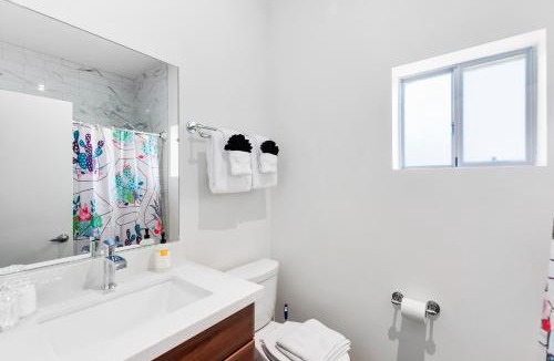 Roosevelt Apartment | Retro-Modern Hideout in DTPH Pool & Parking