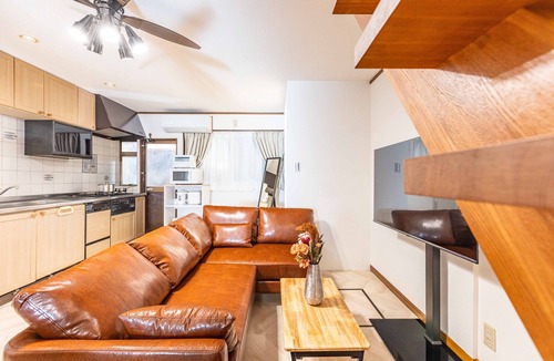 Nishinari House | Rosso