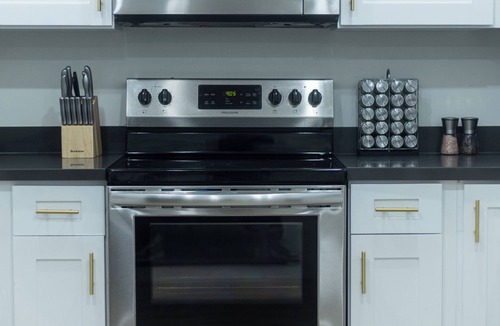 Mapleton Apartment | Spacious and modern basement apartment in serene Mapleton