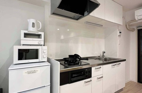 Naka Ward Apartment | Spacious Studio Apt in Vibrant Nakamachi Area