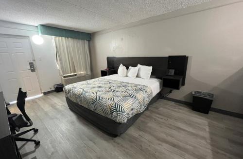 Encanto Hotel | Studio 6 Phoenix, AZ Midtown