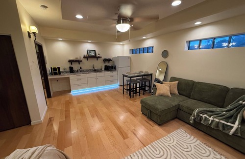Roosevelt Apartment | Stylish Studio on Roosevelt Row – Fast Wi-Fi