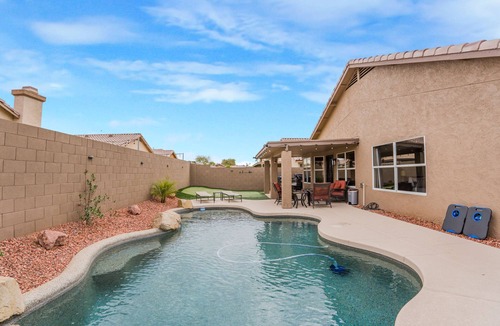 Peoria House | Sunny Days, Poolside Fun, and Space to Relax & Recharge ☀️💦