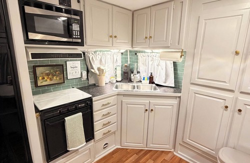 Springtown House | Sunset Hideaway