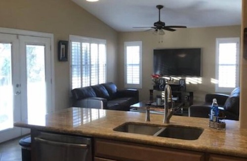 Monarch House | Superb location ! Excellent Weather! What are you waiting for?