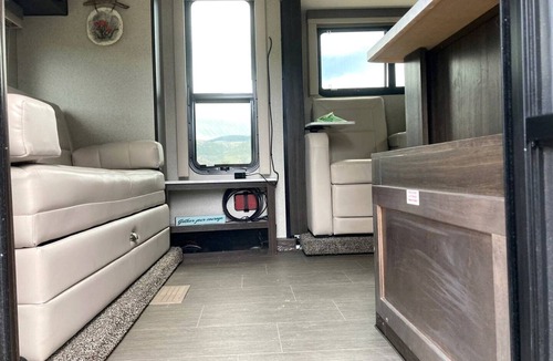 St. Maries House | Tiny Caravan Great for Couples with Landscape Views in Idaho