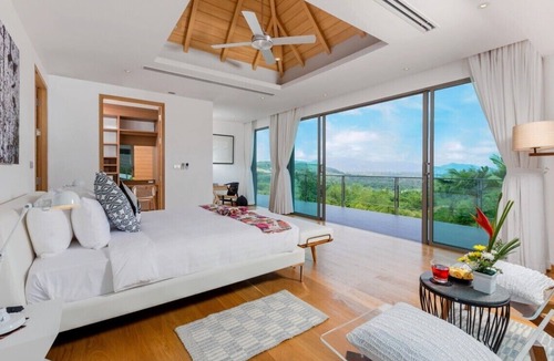 Choeng Thale Villa | Tropical Castle Villa Phuket