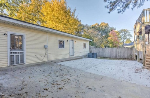 Midtown House | Tucker #2 (Studio) · Studio Oasis+Private Patio -Super Walkable-Midtown