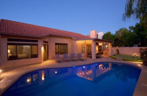 Paradise Park Vista House | Valletta-Sparkling Pool-Game Room-Putting Green