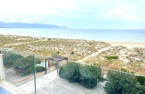 Alcamo Marina Apartment | Very bright beachfront apartment