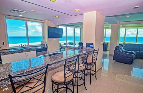 Zona Hotelera Condo | VRBO Premier Host – Beachfront – 8BR/7Bth – Penthouse Combo #324