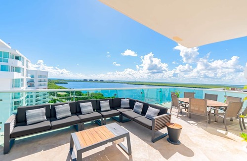 Zona Hotelera Condo | VRBO Premier Host – Private Pools - 6BR/6Bth – Beachfront – Penthouse Combo #201