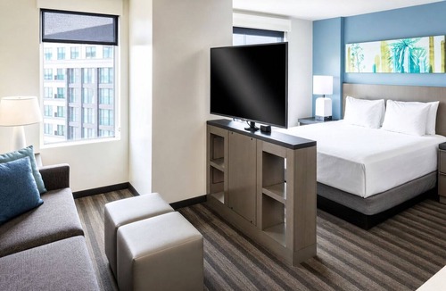 Tempe Hotel | Walkable Tempe Gem – Pool, Gym, Near Trails, Mill Ave & Local Hotspots