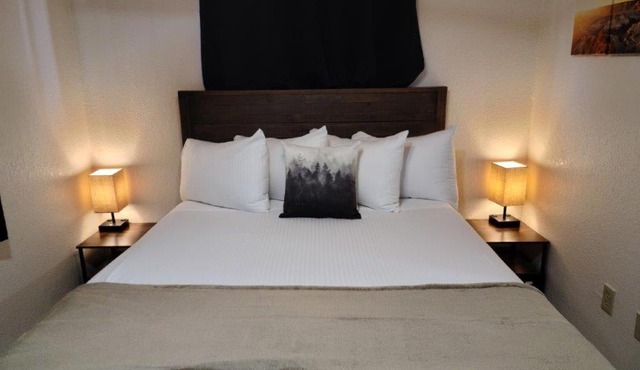 070A Grand Canyon Studio with Kitchenette, Accommodates 4