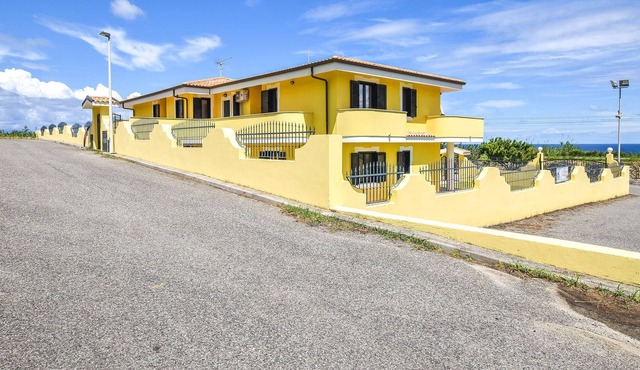 2 bedroom accommodation in BRIATICO