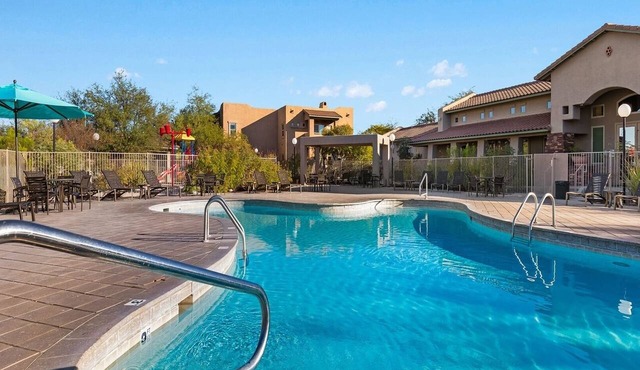 2br Unit- Golfing, Caving and a Music Hall!