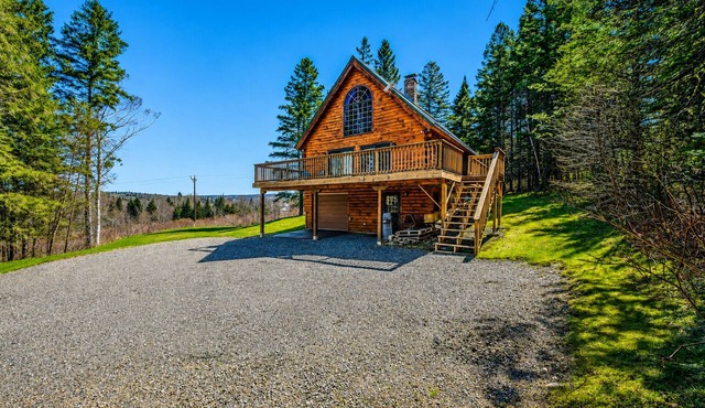 🐾33 Loop Rd Log Cabin w/Shared Rangeley Lake Access, Snowmobile/ATV Access, 15 min to Saddleback