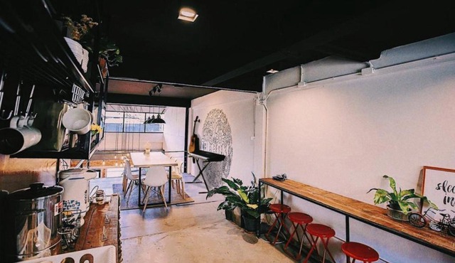 BLOOMZ HOSTEL